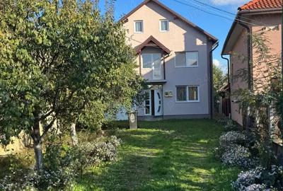 Casă cu Teren 400 Mp în Central - 1