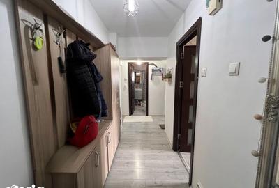 Apartament cu 2 camere decomandat, mobilat în Rovine - 4