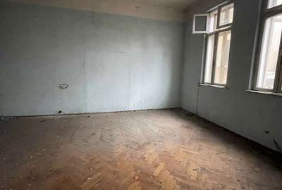 Casă cu 10 camere cu Teren 345 Mp în Central - 12