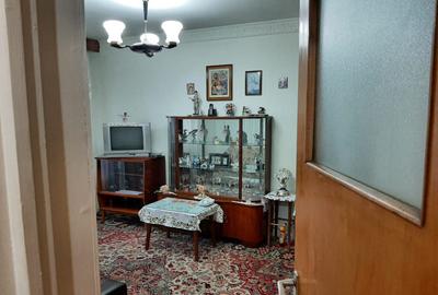 Apartament 2 camere,confort 2,nedecomandat,etajul 4/4,zona Cameliei