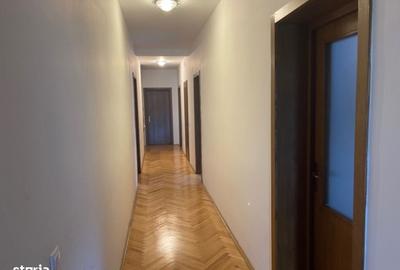 Casă cu 4 camere decomandat în Orlat - 3