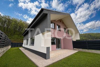 Duplex cu 4 camere cu Canalizare în Tăuți - 2