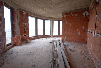 Casă individuală cu 7 camere cu Canalizare în Rontău - 10