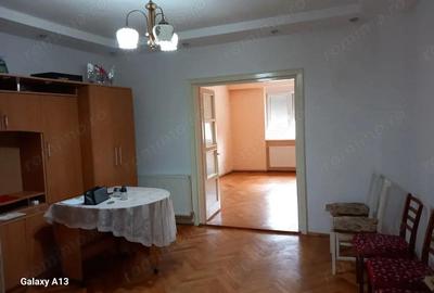 BRASADAS vinde casa 2 cam cu etaj 6 ari zona Bercu Rosu.