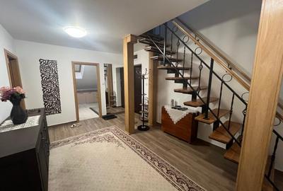 Apartament cu 3 camere decomandat, mobilat în Central