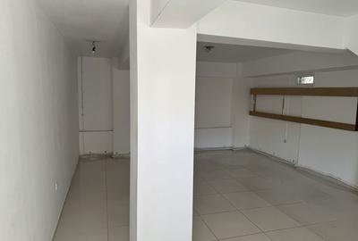 Spațiu comercial, de 32 mp, în Central - 4