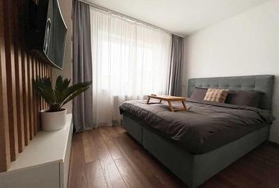 Apartament cu 3 camere decomandat în Tractorul