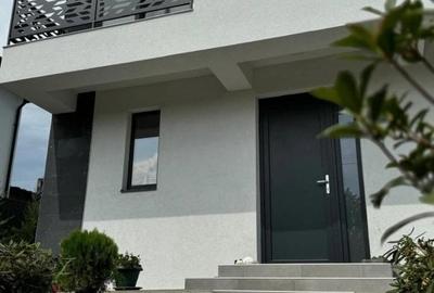 Casă individuală cu 4 camere cu Canalizare în Vișani