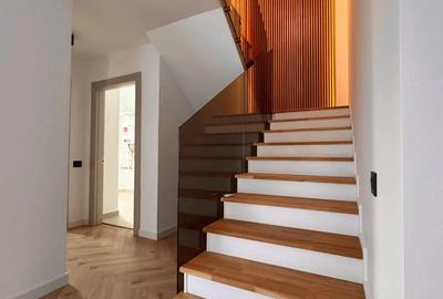 Casă cu 5 camere cu Teren 300 Mp în Domnești