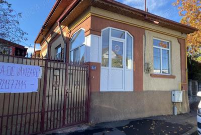 Casă cu 4 camere în Micro 9 - 10