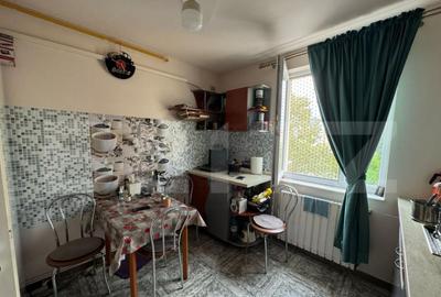 Apartament de vanzare, cu 3 camere decomandat, 61 mp, zona P - 5