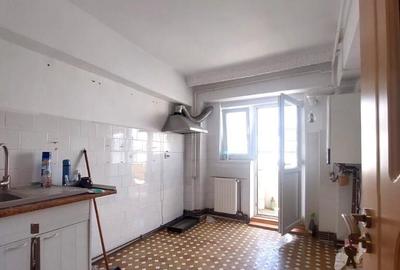 Apartament cu 4 camere decomandat în Central - 1