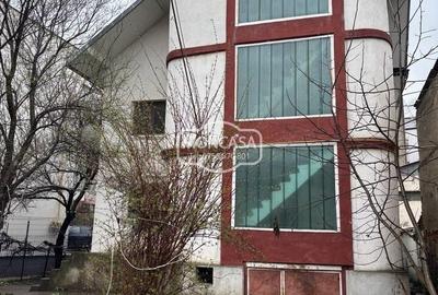 Casă cu 6 camere cu Teren 300 Mp în Central - 4
