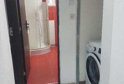 Apartament trei camere, semimobilat, renovat frumos, etaj 3, Mioritei - 7