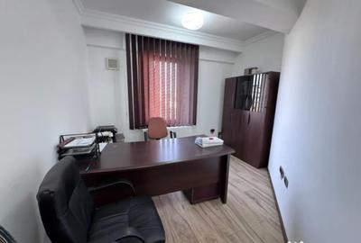 Apartament cu 5 camere decomandat în Km 4 - 13