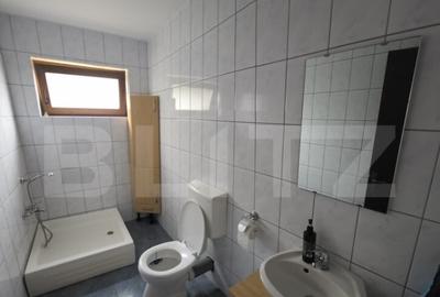 Casă cu 6 camere cu Teren 2200 Mp în Central - 1