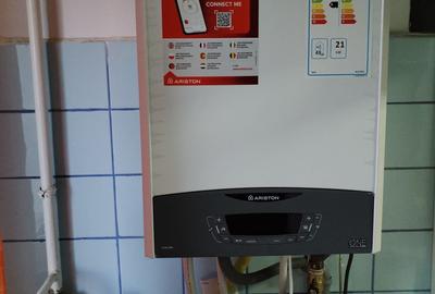 Apartament 3 camere , decomandat, zona Sud (Scoala 1-8), etajul 1/4. - 3