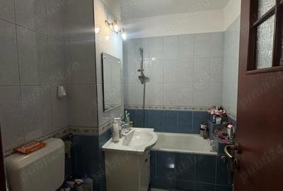 Apartament cu 3 camere decomandat în Livezeni - 2