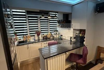 Apartament cu 3 camere semidecomandat în Podu Roș