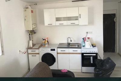 Apartament cu 2 camere decomandat în Rovinari - 2