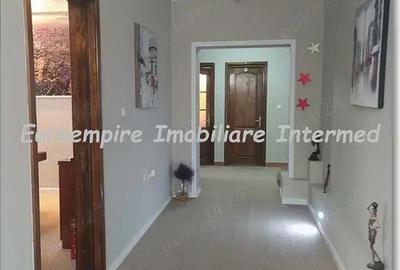 Spațiu comercial, de 90 mp, în Central - 3