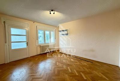 Apartament cu 4 camere decomandat, mobilat în Olimpia-Stadion