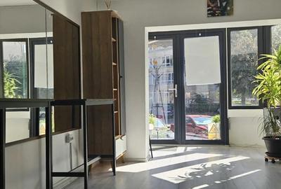 De inchiriat spatiu comercial salon infrumuse?are - 2