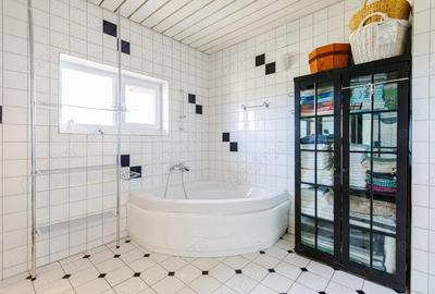 Casă cu 7 camere cu Teren 1300 Mp în Săcălaz