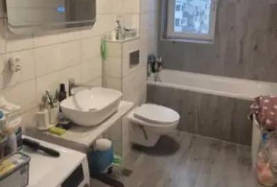 Apartament cu 3 camere decomandat în Tractorul - 7