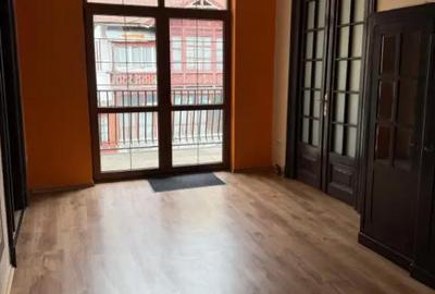 Casă cu 8 camere cu Teren 502 Mp în Castelul Peleș - 4