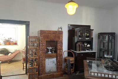 Casă cu 4 camere în Central - 2