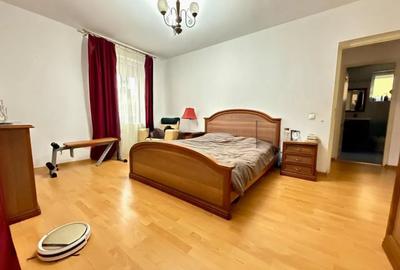 Apartament cu 3 camere semidecomandat, mobilat în Andrei Mureșanu