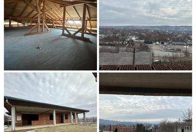 Casă cu 4 camere cu Teren 1800 Mp în Central - 1