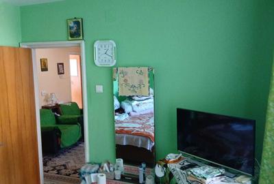 Apartament cu 3 camere decomandat în Dărmănești - 1