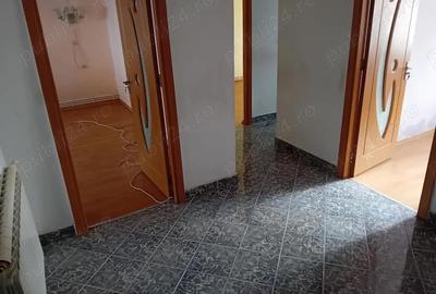 Apartament cu 3 camere decomandat în Mărăței