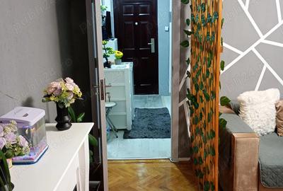 Vand apartament cu trei camere termopane centrala gaz clima proaspat renovat etajul 4 acoperit - 3