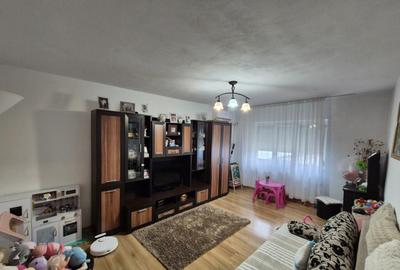 Apartament 2 camere, decomandat, str. Zambilelor - 11