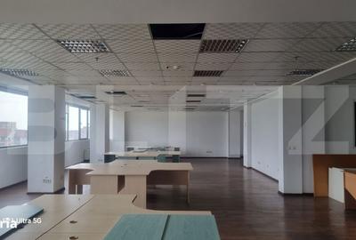 Spațiu comercial, de 1,600 mp, în Central - 9