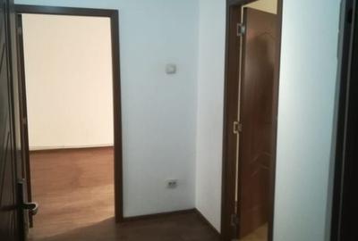 De vanzare Apartament 3 camere Bobocica Vitan - 2