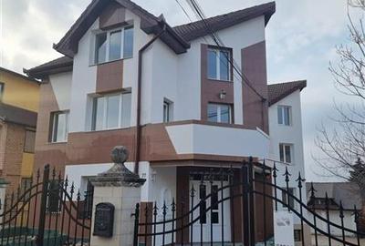 Casă individuală cu 10 camere cu Teren 700 Mp în Zorilor - 1