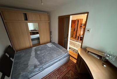 Apartament cu 3 camere semidecomandat, mobilat în Alexandru cel Bun
