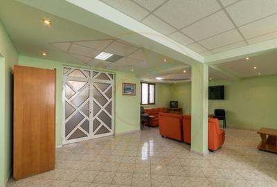 Casă cu 6 camere cu Piscina în Bradu - 4