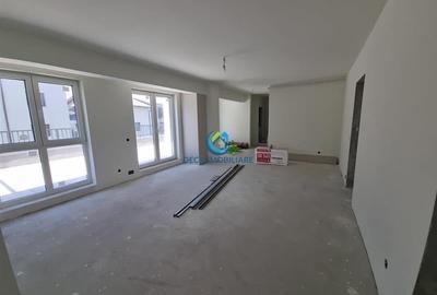 Apartament 4 camere cu terasa de 37 mp, zona Vivo