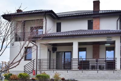 Vanzare vila deosebita, D+P+M Bacu / Joita, teren: 1.100 mp, comision 0% - 2