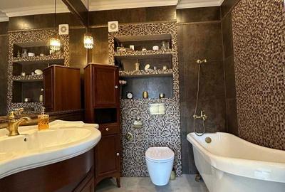 Apartament cu 3 camere decomandat în Noua