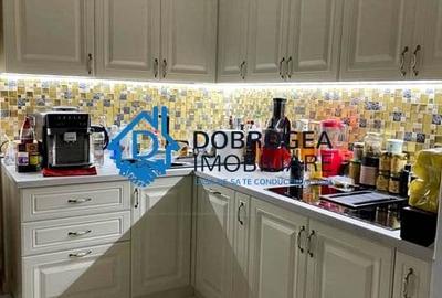 Apartament cu 3 camere decomandat, mobilat în Babadag