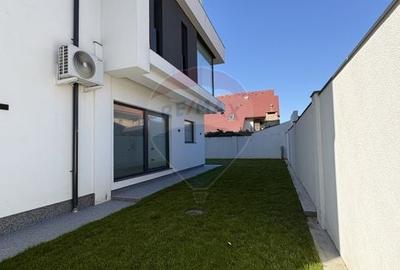 Casă cu 8 camere cu Teren 700 Mp în Faleza Nord - 23