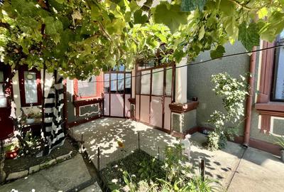 Casă cu 2 camere decomandat cu Teren 150 Mp în Central - 1