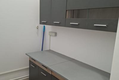Birou, de 140 mp, în P-ța Unirii - 8