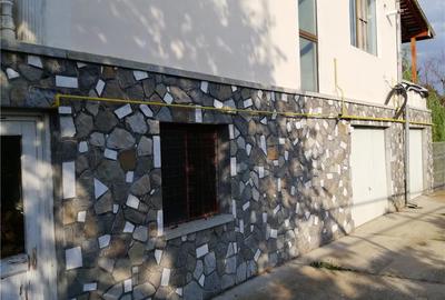 Casă cu 7 camere cu Teren 1621 Mp în Central - 1
